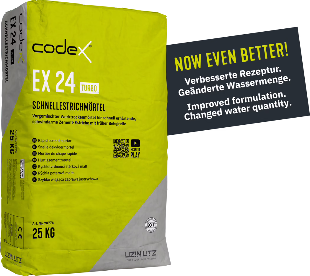 codex_Dummy_EX 24 Turbo_Störer_left_2025-12 Eine Verpackung von codex EX 24 Turbo Schnellestrichmörtel. Oben befindet sich ein leuchtend gelbes Design, das den Produktnamen und das Gewicht anzeigt, mit Anweisungen zur verbesserten Rezeptur und Wasserquantität. An der Seite sind mehrere Übersetzungen von 'Schnellestrichmörtel' in verschiedenen Sprachen aufgedruckt sowie ein QR-Code für zusätzliche Informationen.